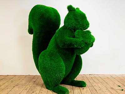 Топиари белочка с орехом Джеси - газон Eco