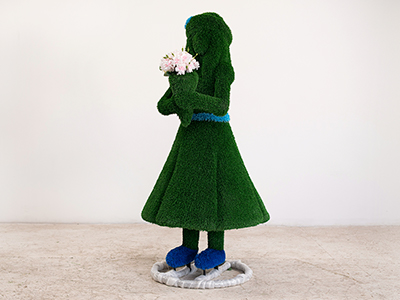 Топиари Девочка с букетом - газон Eco