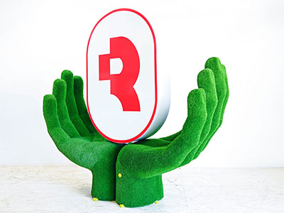 Топиари композиции ладони с логотипом - газон Есо