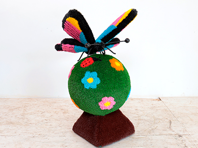 Топиари композиция бабочка Лайза на шаре полянка - газон Eco