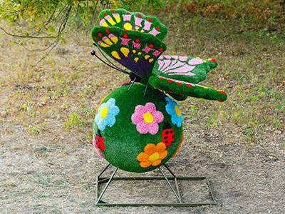 Топиари композиция бабочка на шаре поляна - газон Eco