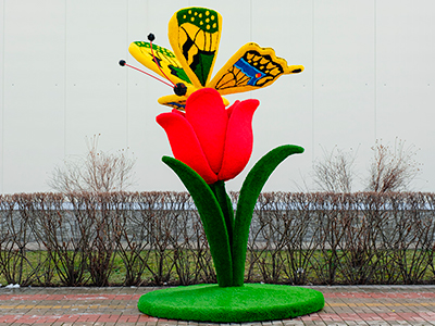 Топиари композиция Бабочка на тюльпане - газон Eco