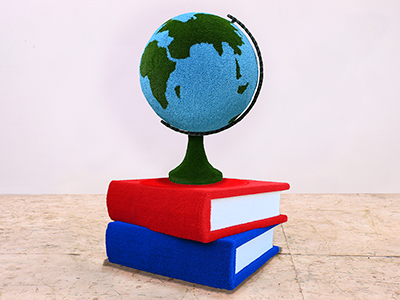Топиари композиция глобус на книгах - газон Есо