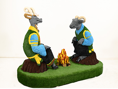 Топиари композиция козел и баран у костра - газон Eco