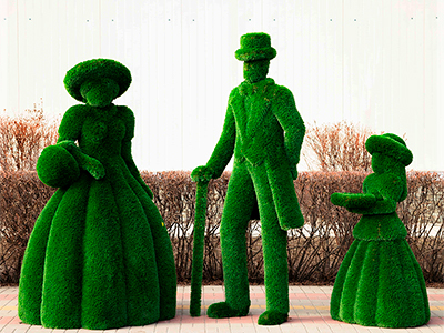 Топиари композиция Светская встреча №4 (леди с корзиной, джентльмен, девочка с подносом) - Deluxe