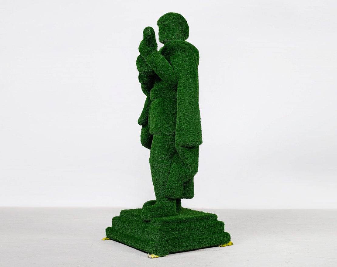 Топиари Герой Отечества - газон Есо - вид 3